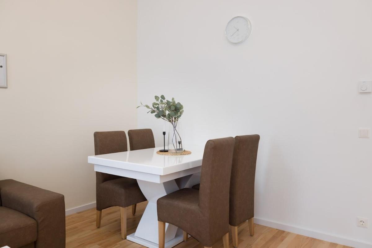 Close To Schoenbrunn I Bright Flat, Fast Wifi *