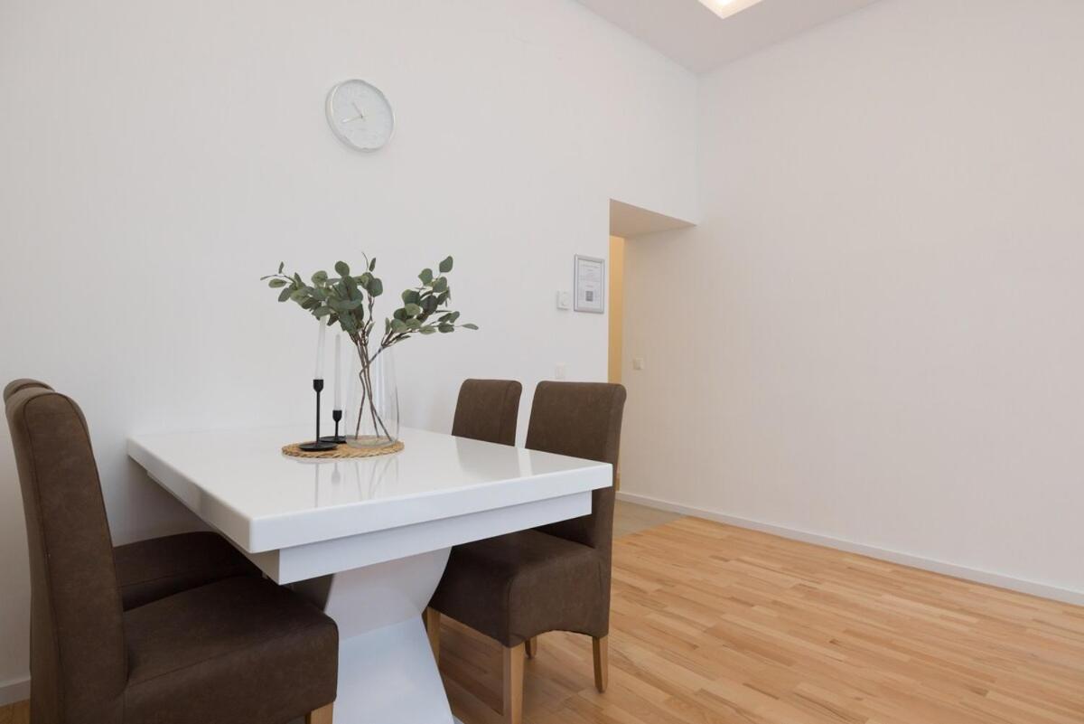 Close To Schoenbrunn I Bright Flat, Fast Wifi *