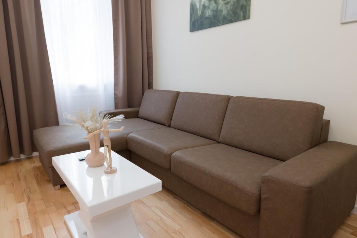 Apartment Close To Schoenbrunn I Bright Flat, Fast Wifi