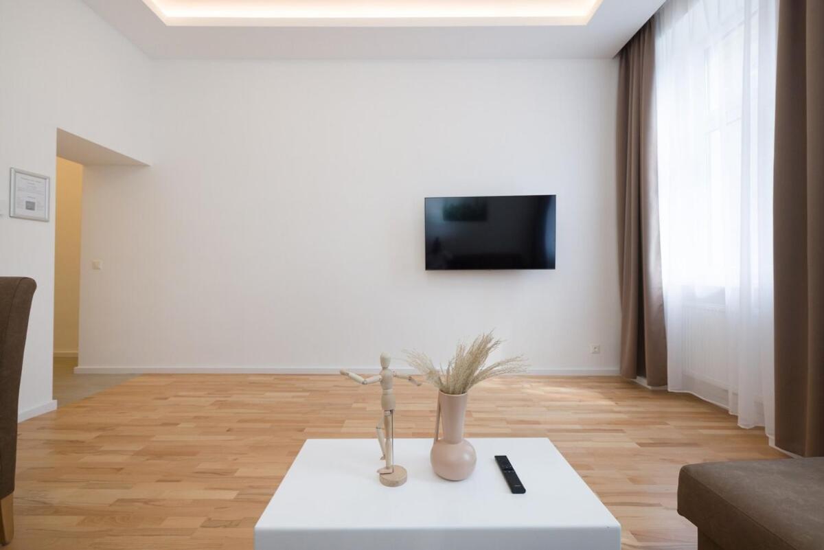 Apartment Close To Schoenbrunn I Bright Flat, Fast Wifi *