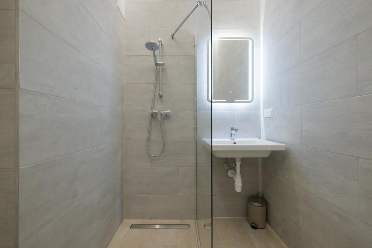 Apartment Close To Schoenbrunn I Bright Flat, Fast Wifi