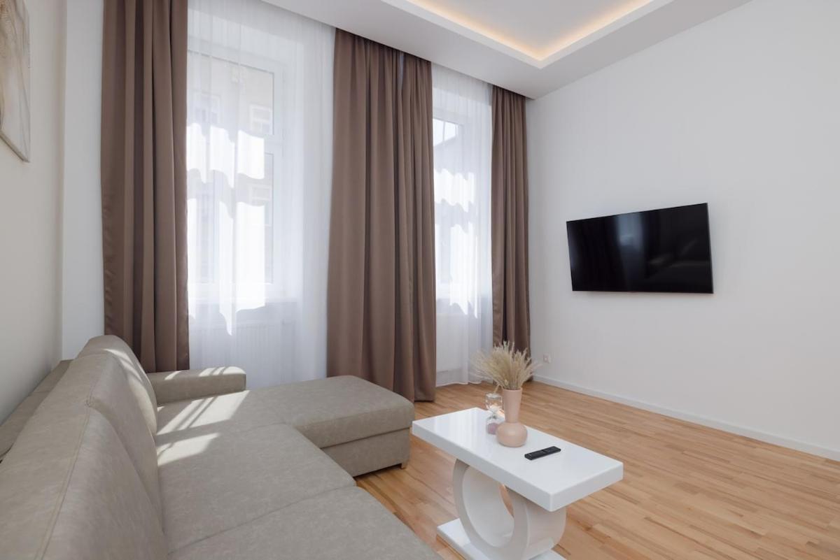 Apartment Close To Schoenbrunn I Bright Flat, Fast Wifi