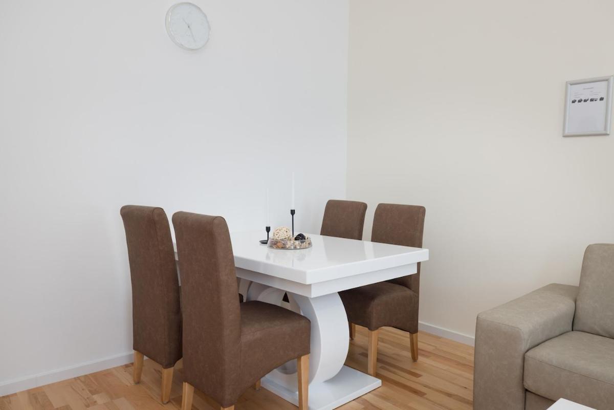 Close To Schoenbrunn I Bright Flat, Fast Wifi Apartment