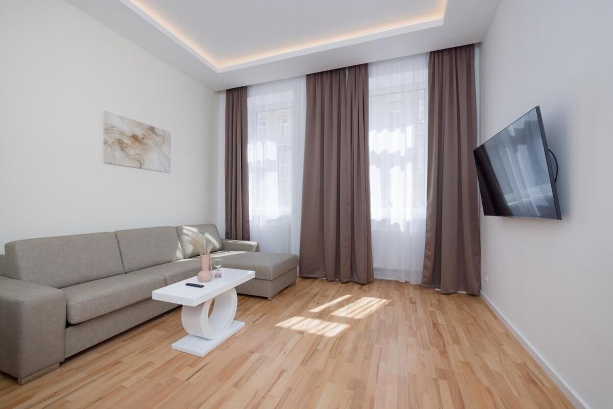 Close To Schoenbrunn I Bright Flat, Fast Wifi Apartment Wien